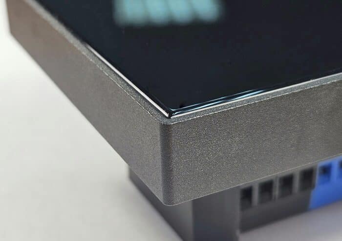 Lytko 101 Plus — умный термостат Wi-Fi 6 и Zigbee, крупный план IPS дисплея 4 дюйма